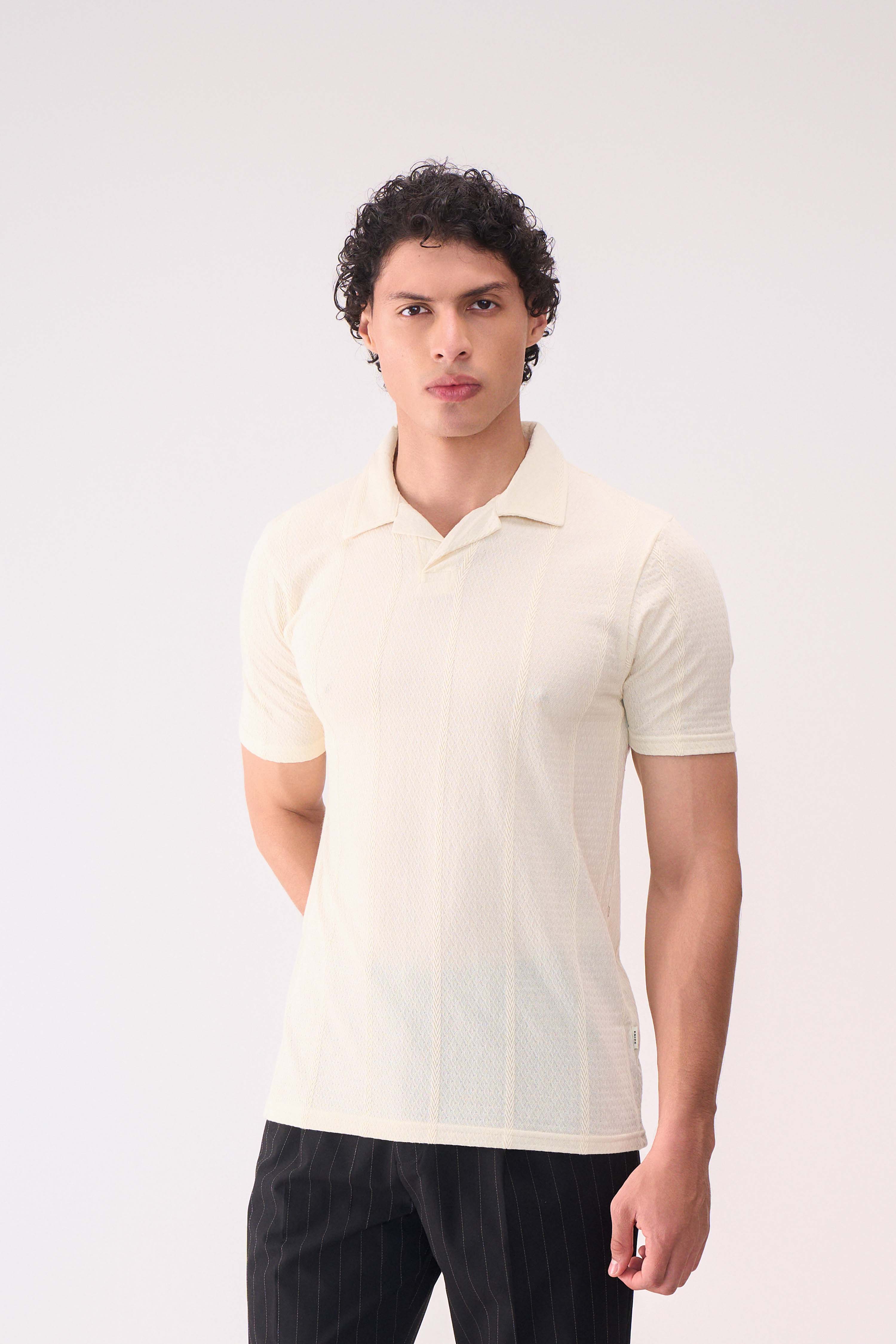 VERTICAL TEXTURES OFFWHITE RESORT COLLAR