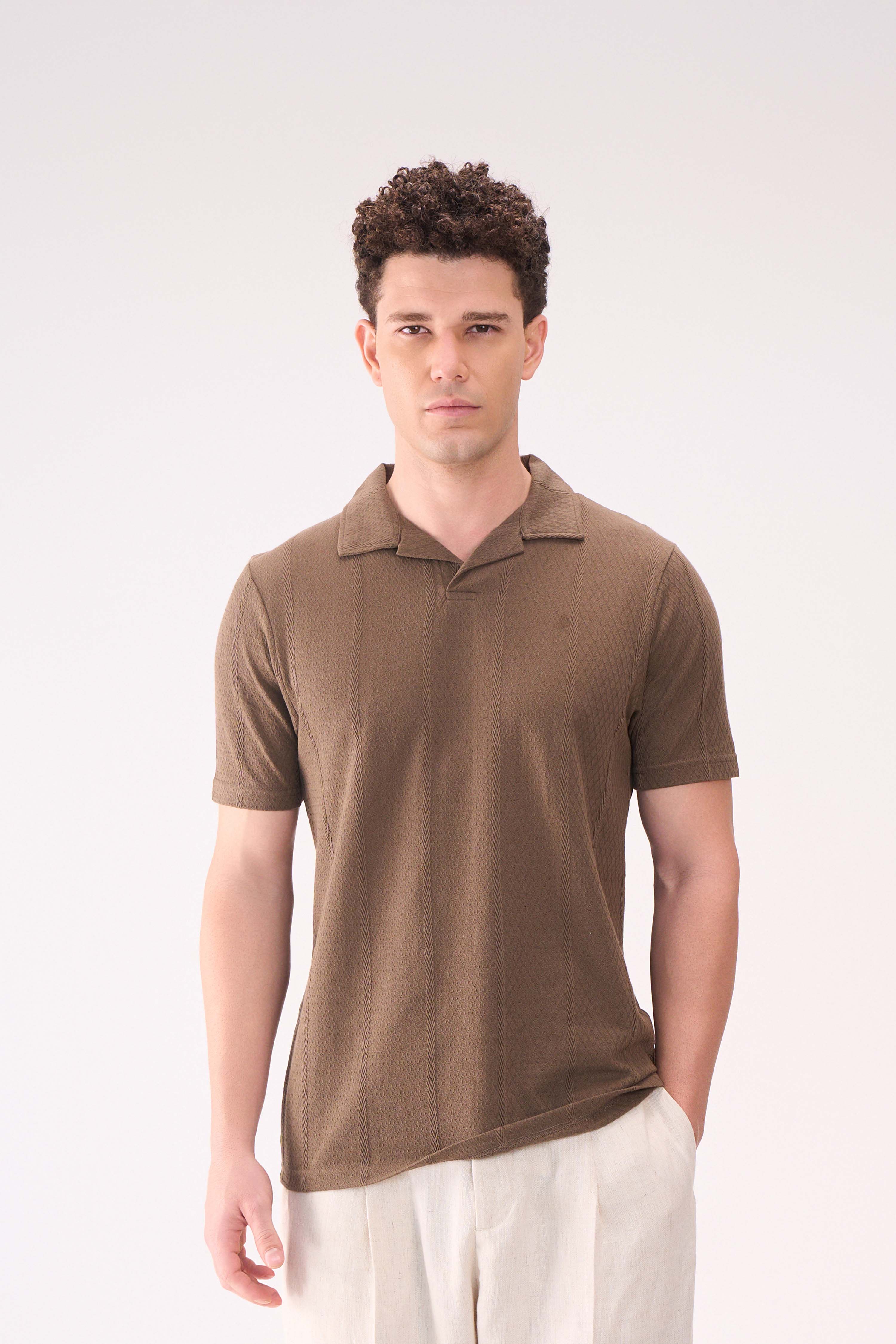 VERTICAL TEXTURES BROWN RESORT COLLAR