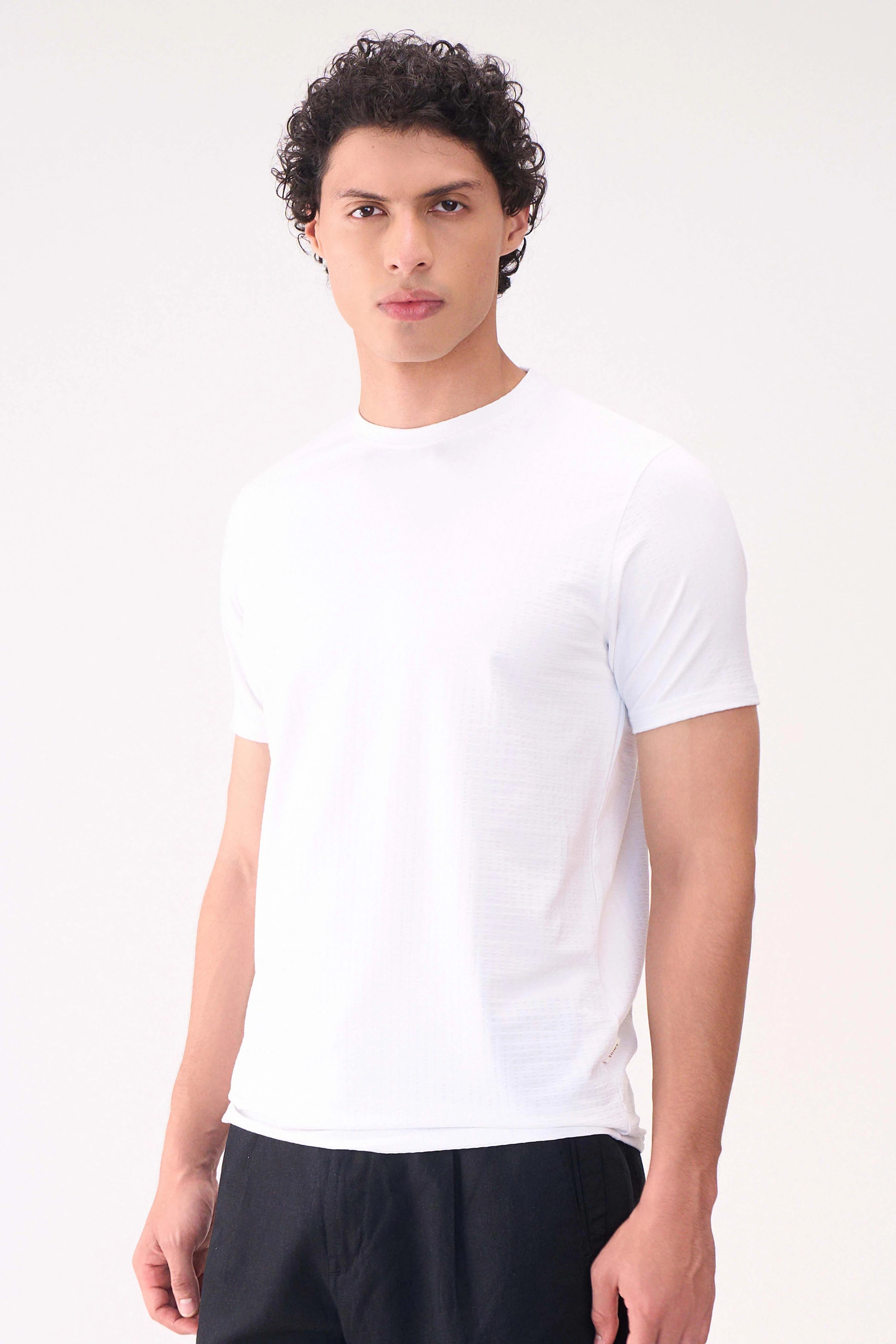 BASIC TEXTURE WHITE TSHIRT