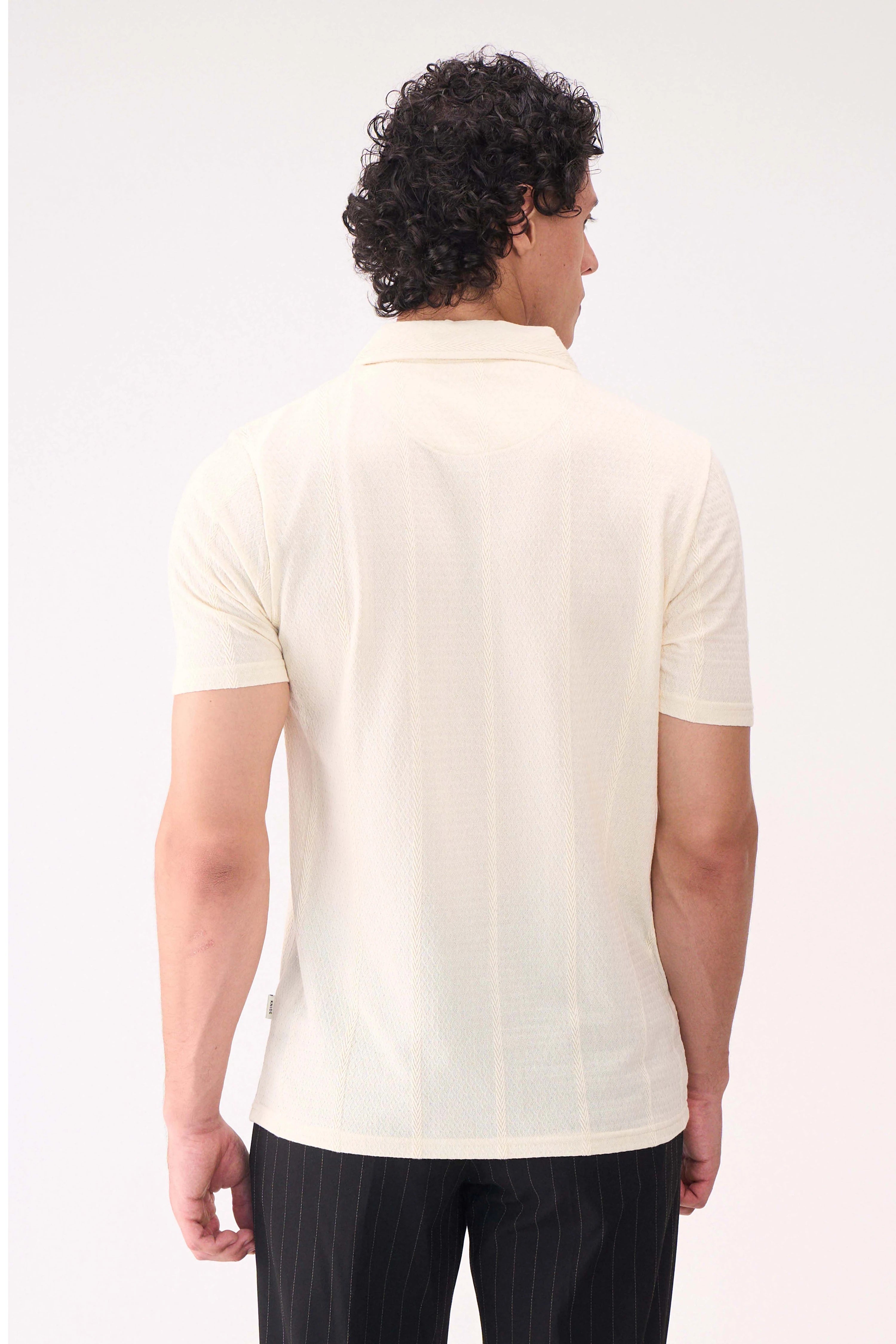 VERTICAL TEXTURES OFFWHITE RESORT COLLAR