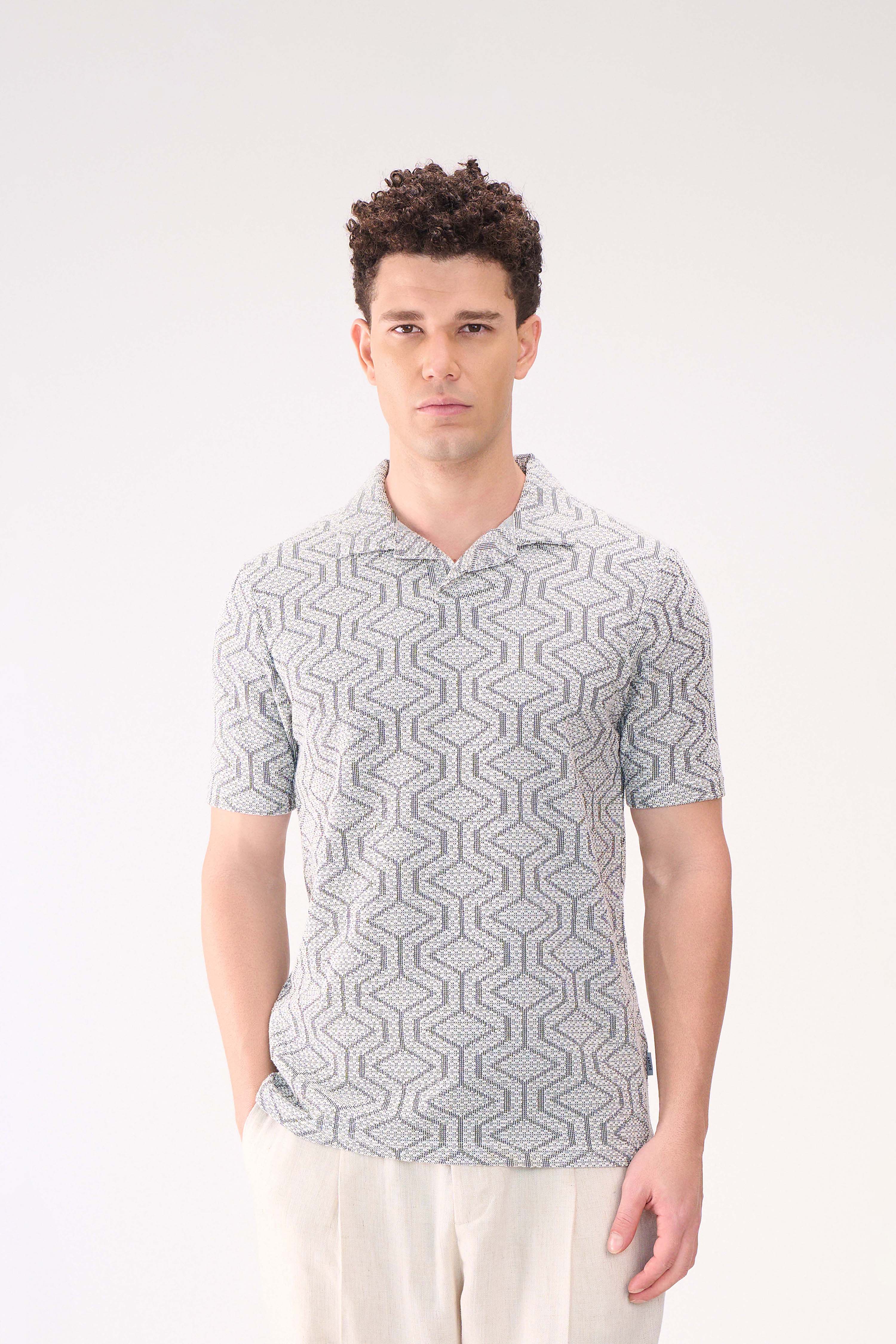 GEOMETRIC TEXTURED GREY RESORT COLLAR