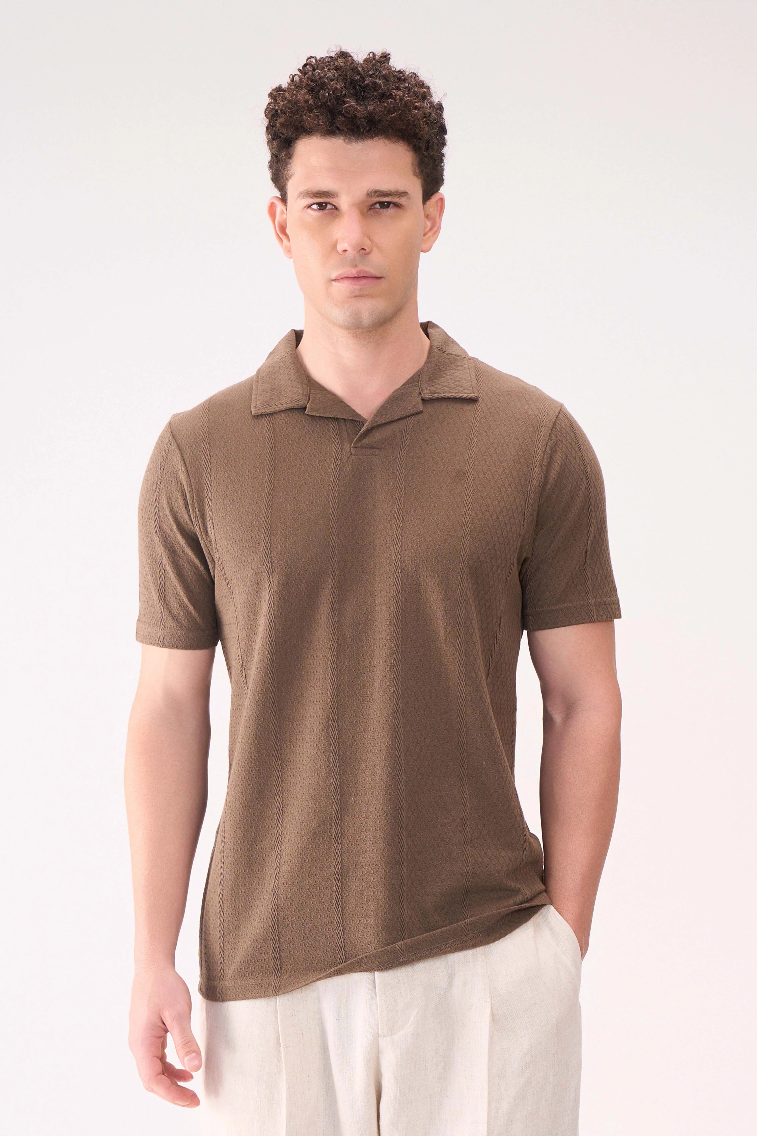 VERTICAL TEXTURES BROWN RESORT COLLAR