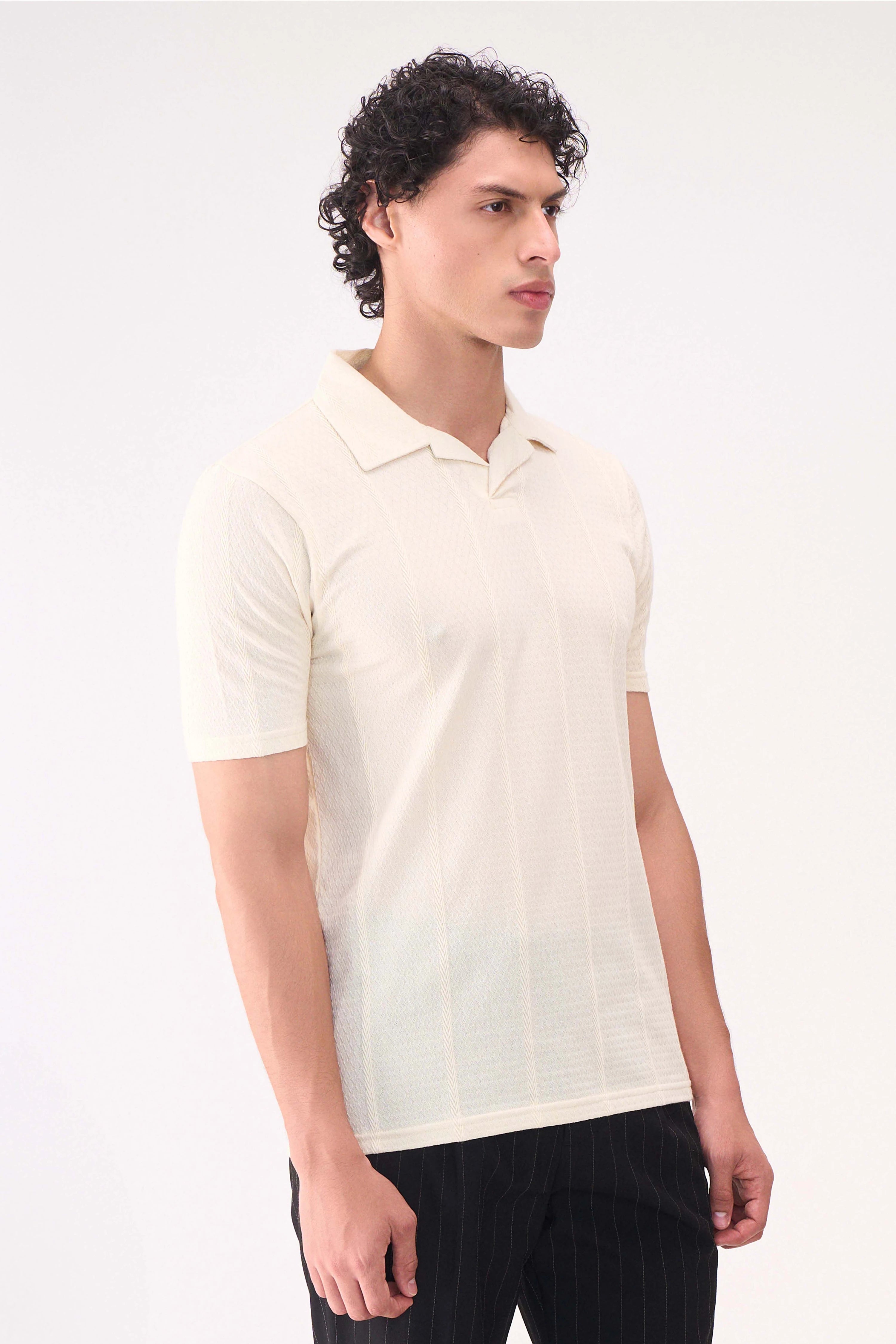 VERTICAL TEXTURES OFFWHITE RESORT COLLAR