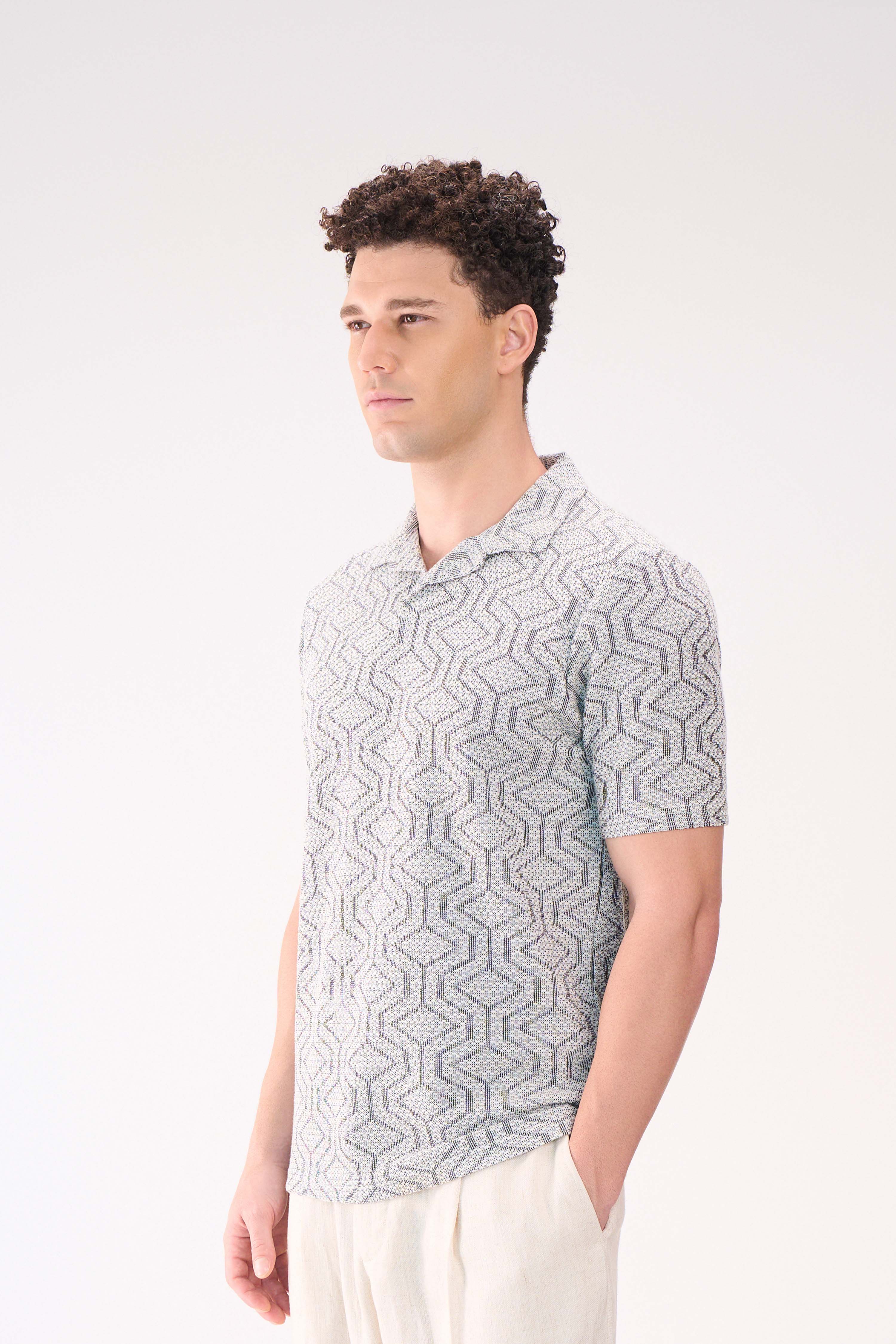 GEOMETRIC TEXTURED GREY RESORT COLLAR