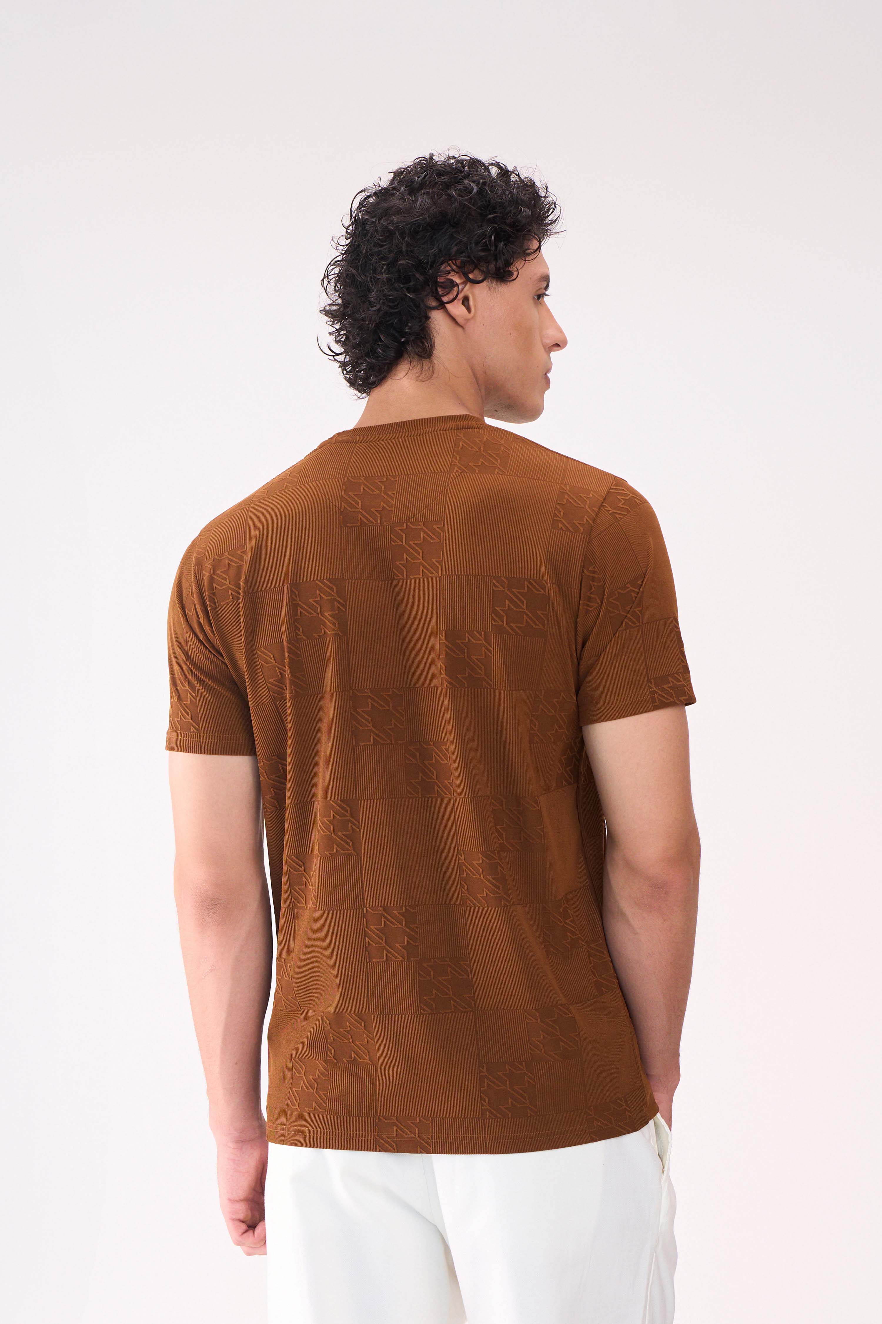 REGULAR FIT TEXTURED BROWN