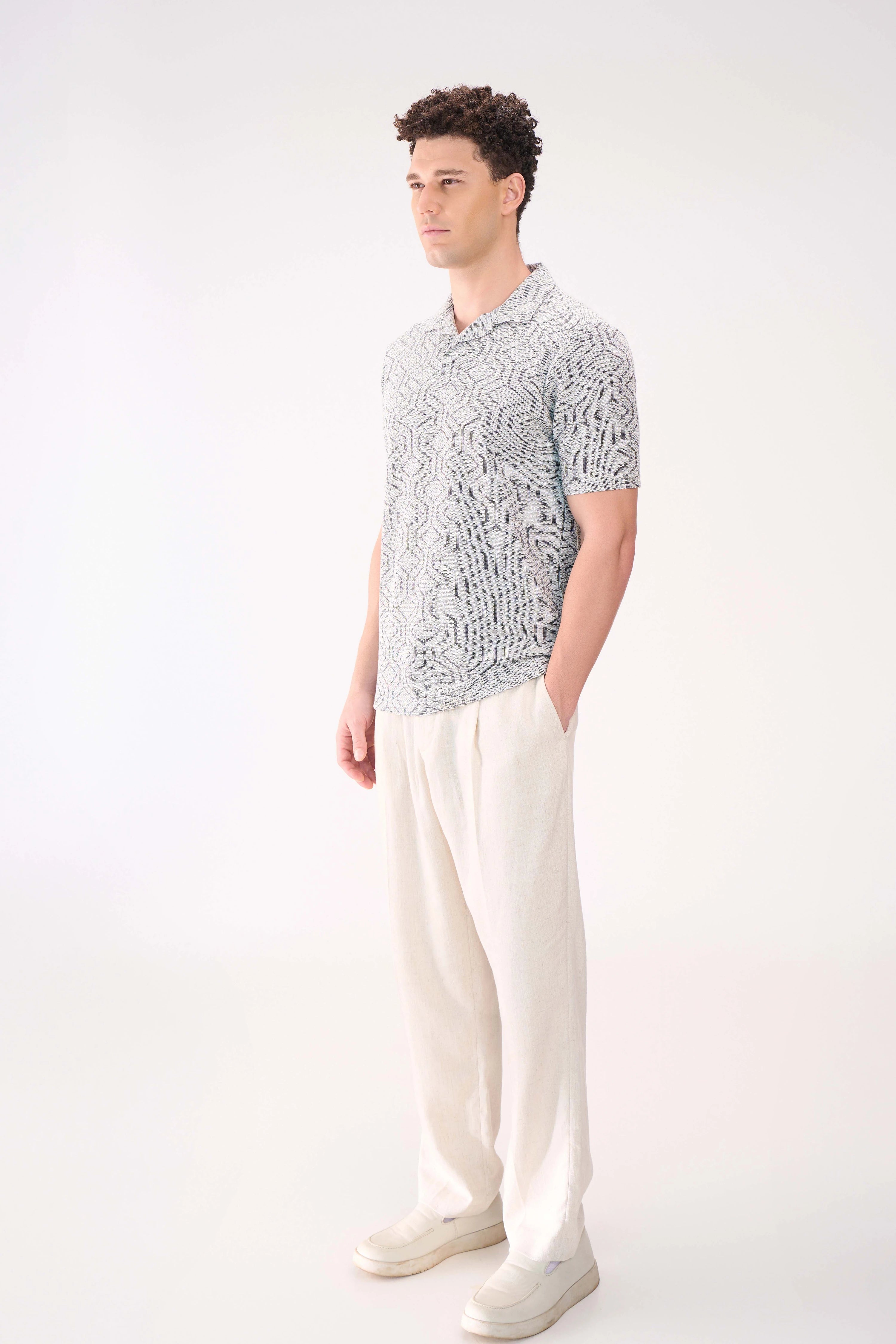 GEOMETRIC TEXTURED GREY RESORT COLLAR