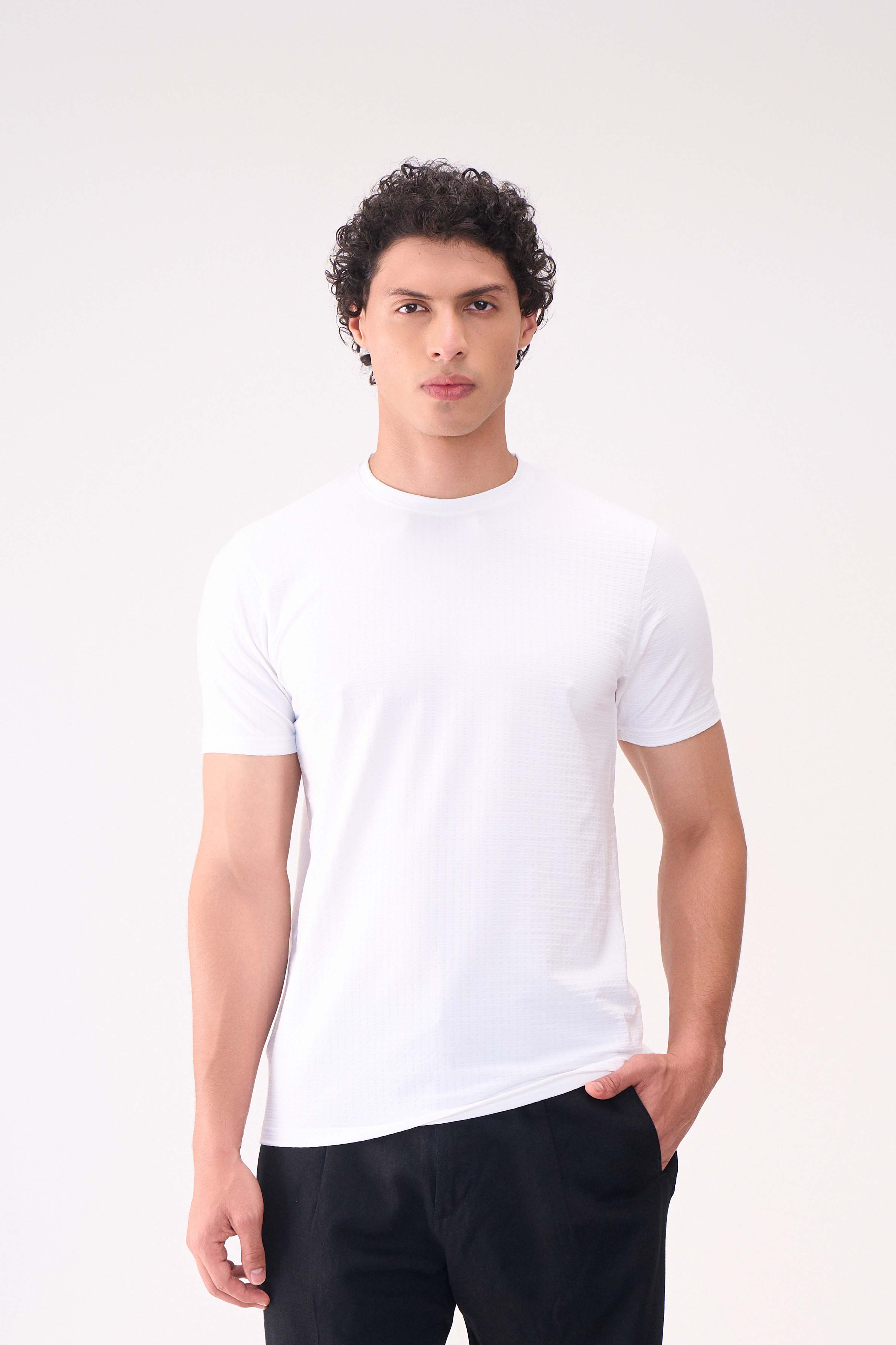 BASIC TEXTURE WHITE TSHIRT