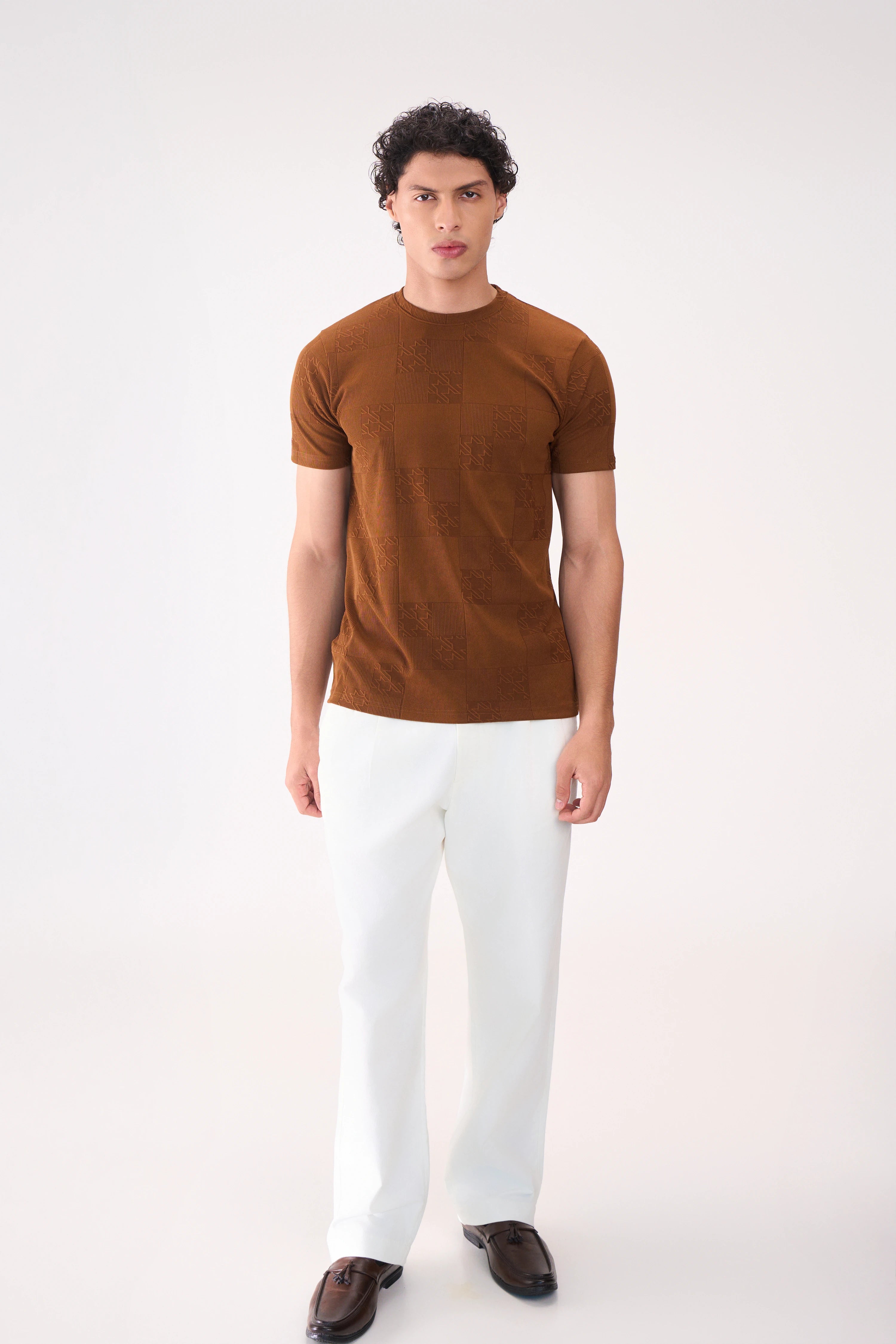 REGULAR FIT TEXTURED BROWN