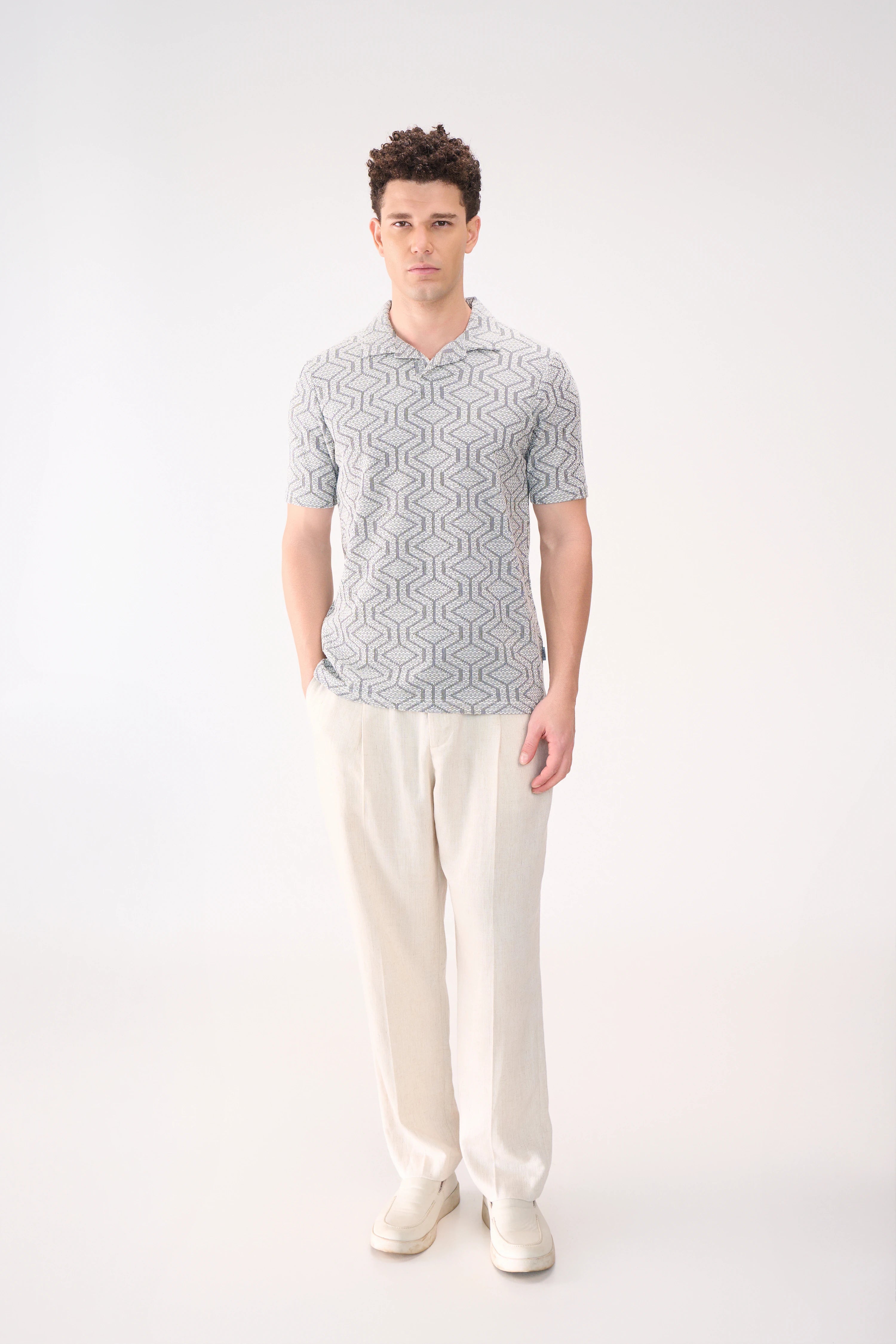 GEOMETRIC TEXTURED GREY RESORT COLLAR