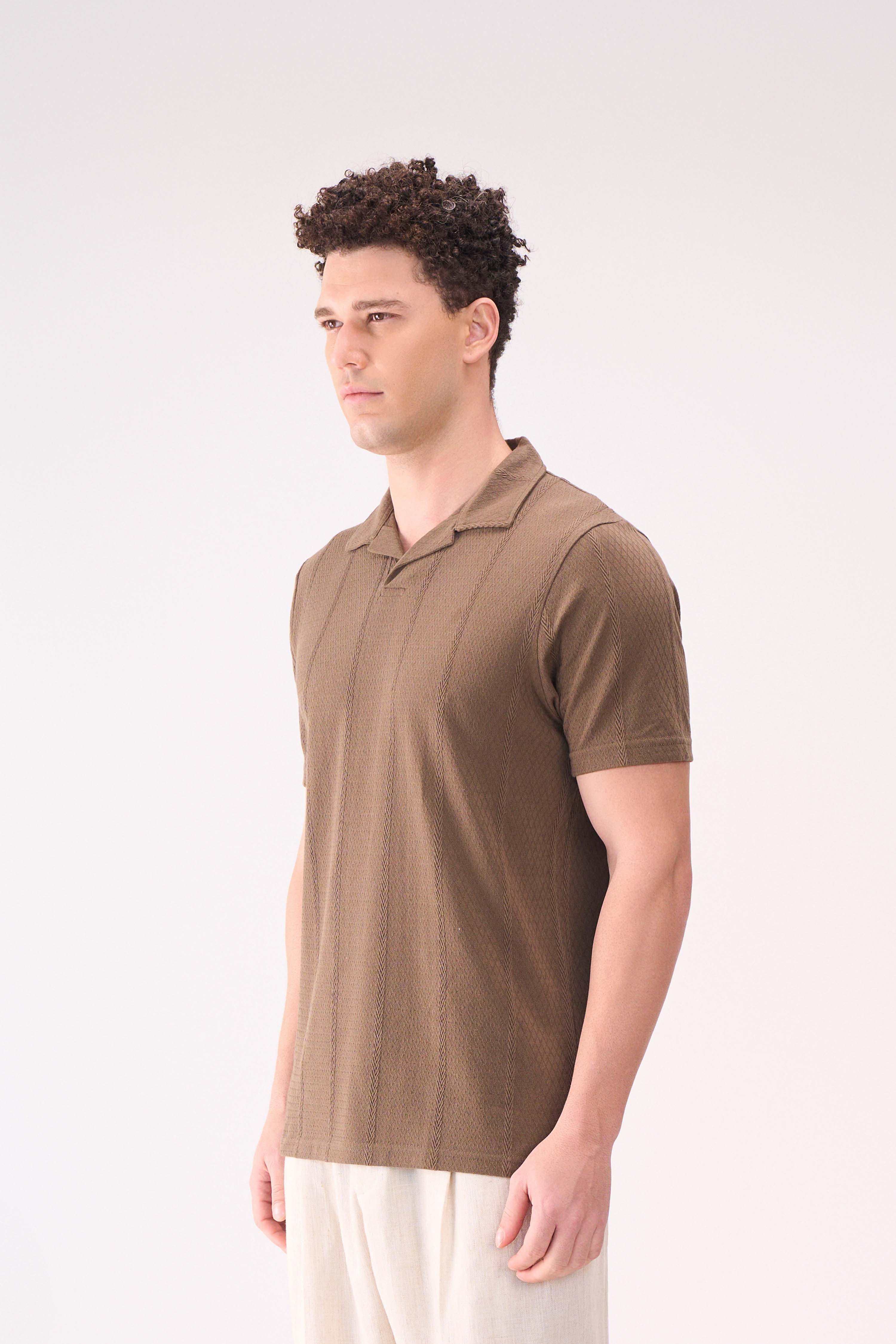 VERTICAL TEXTURES BROWN RESORT COLLAR