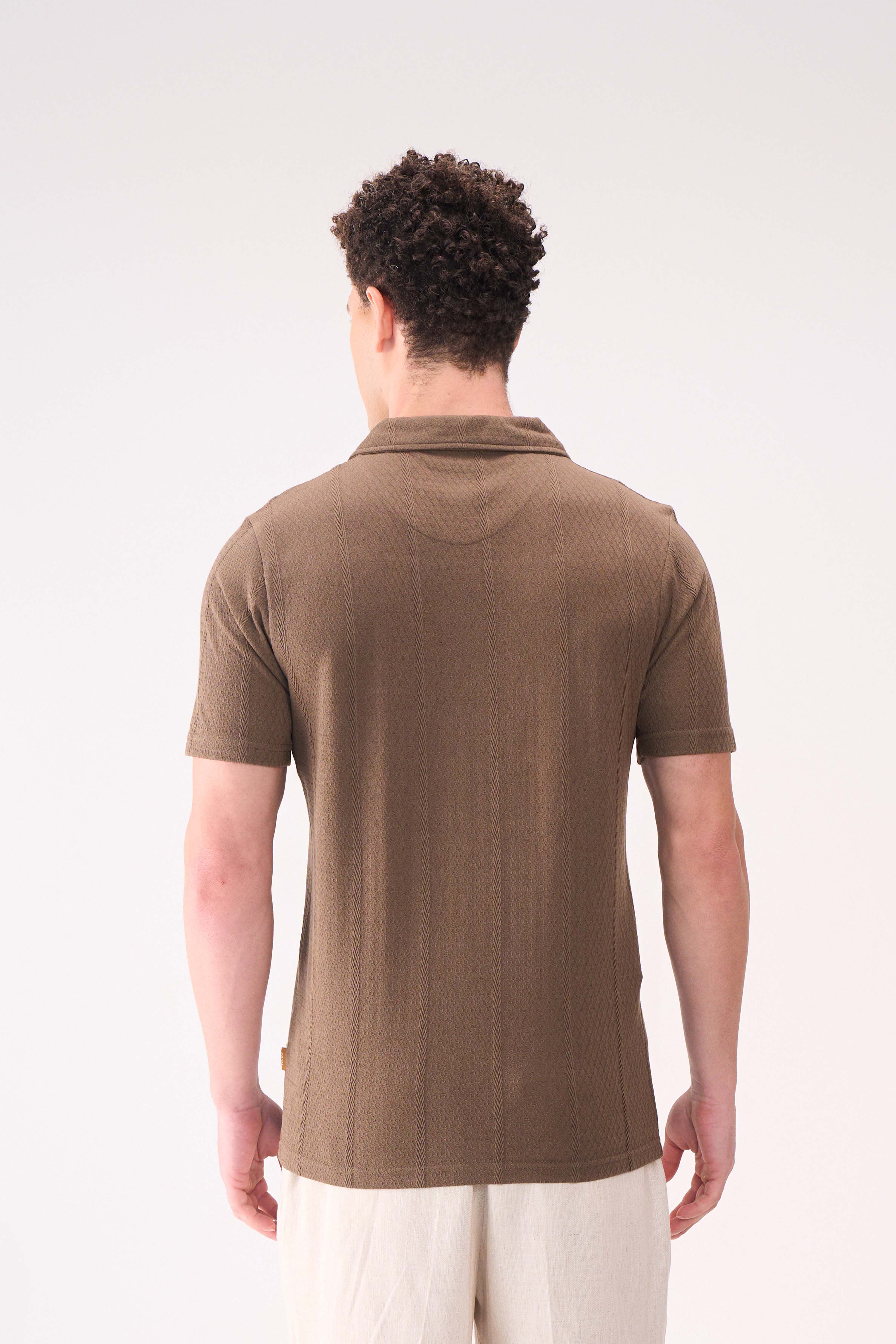 VERTICAL TEXTURES BROWN RESORT COLLAR