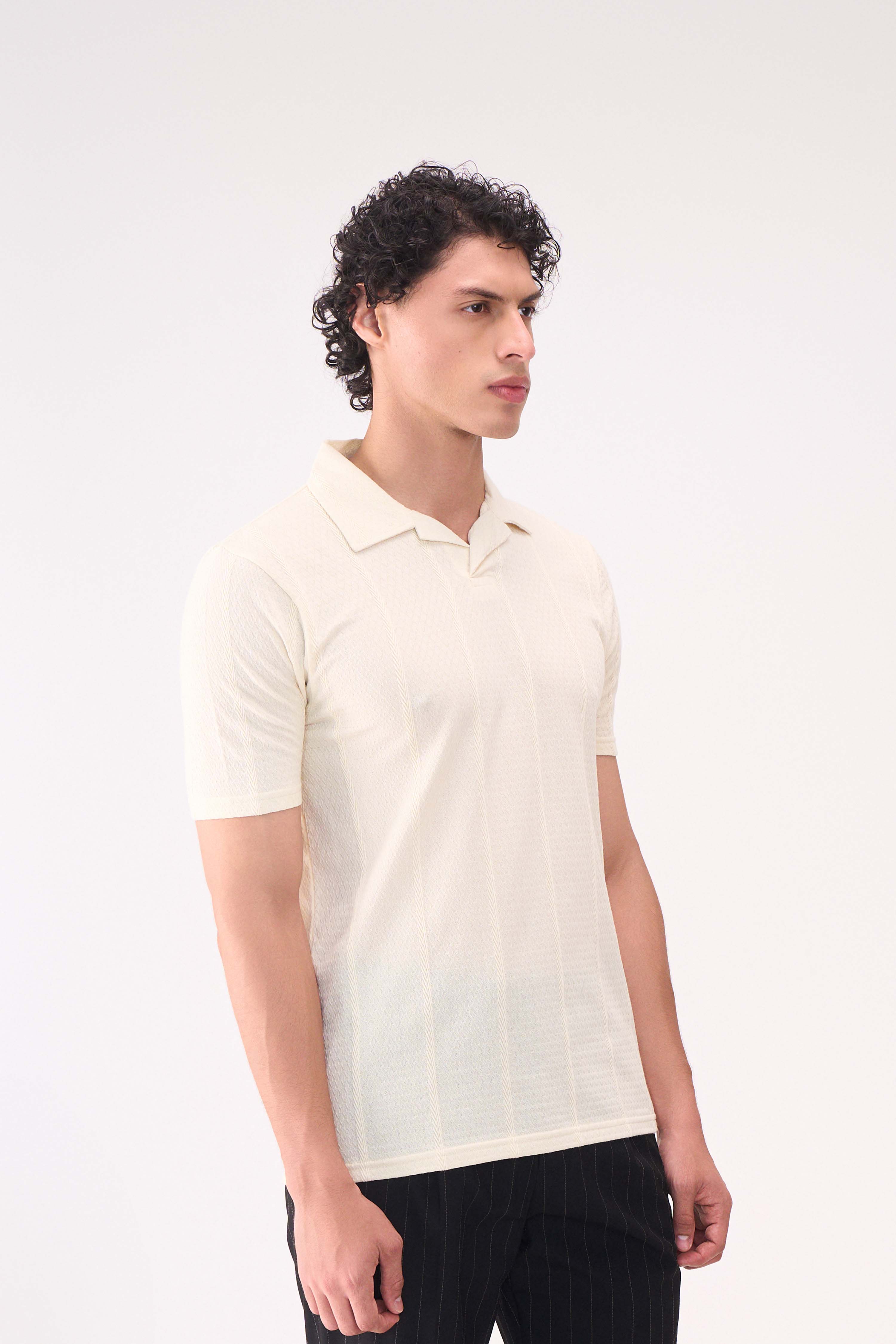 VERTICAL TEXTURES OFFWHITE RESORT COLLAR