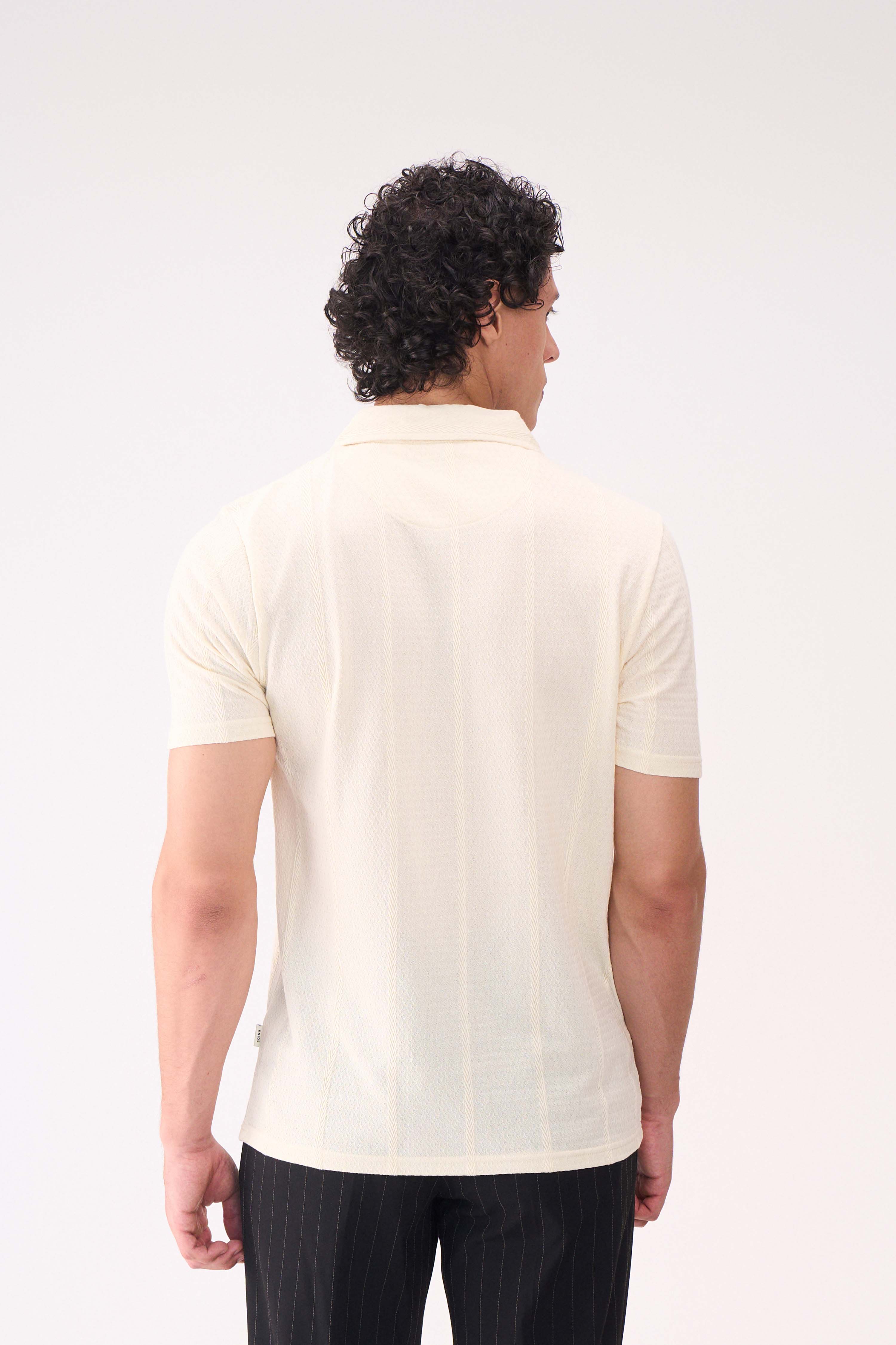 VERTICAL TEXTURES OFFWHITE RESORT COLLAR